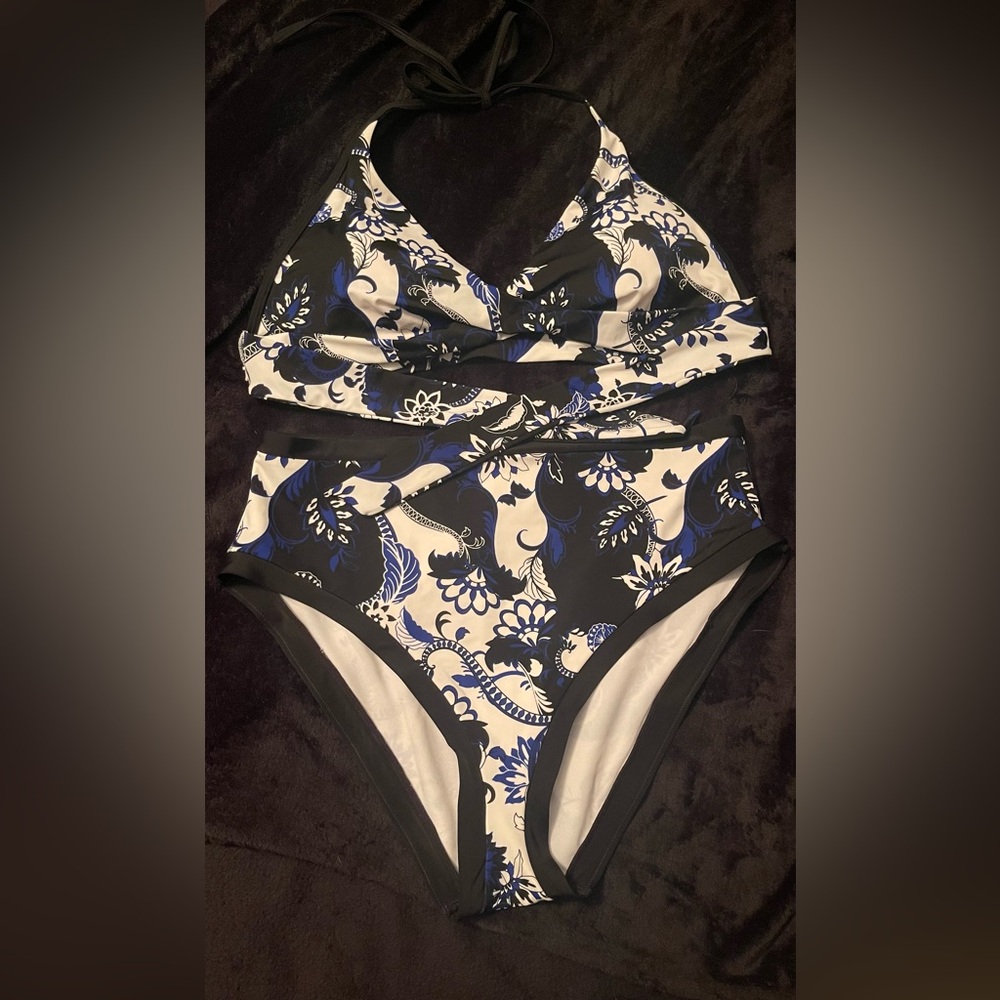la Vie en Rose - NEW Paisley Criss-cross Triangle Bikini top & high cut bottoms - Picture 5 of 10